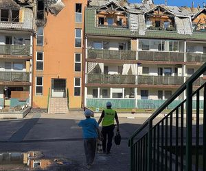 Tak wygląda w środku spalony blok w Ząbkach. Policja pokazała wszystko