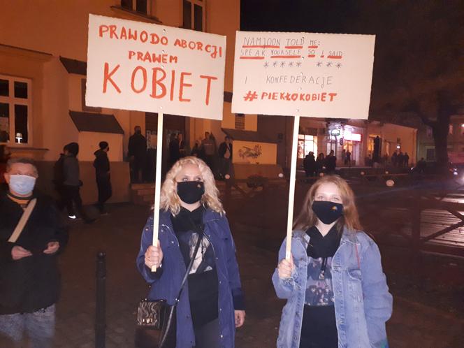 PROTES KOBIET