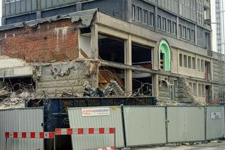 Prace rozbiórkowe w dawnym wieżowcu TVP Szczecin - grudzień 2020