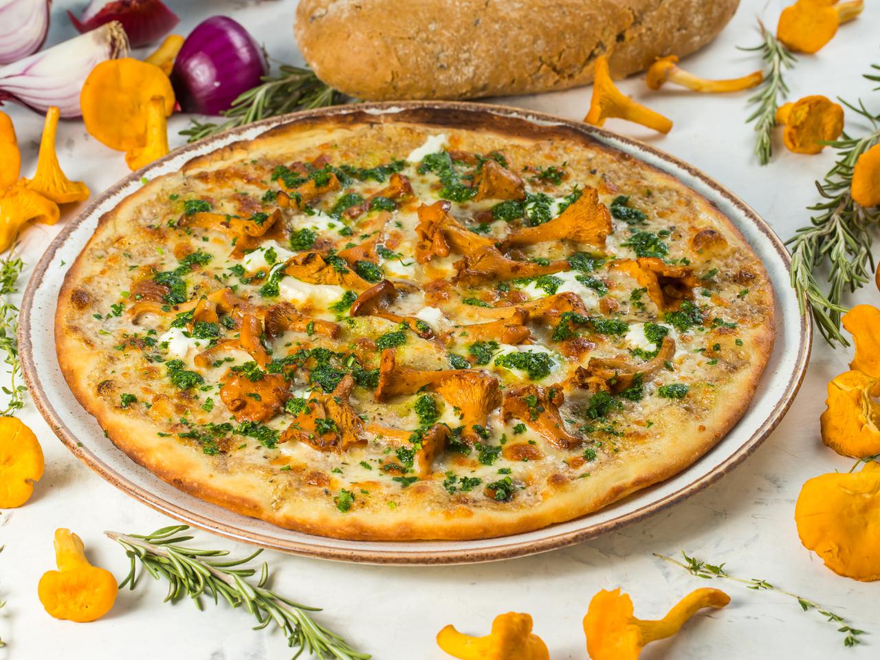 Podpłomyk z kurkami i serem - wytrawny placek lepszy niż pizza