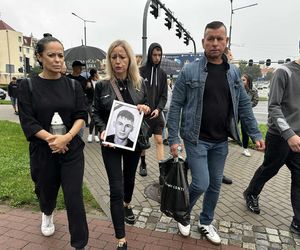 Setki osób upamiętniły Oliwiera. 20-latek zmarł po interwencji policji. Zabili go jak zwierzę