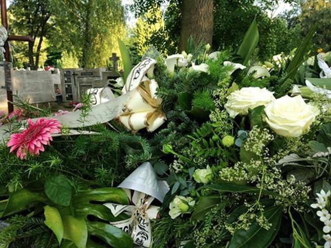 Tarnów. Ostatnie pożegnanie Karoliny Bojarskiej. Grobowiec utonął w kwiatach 