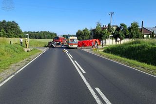 Śmiertelny wypadek pod Radomskiem. Osobówka zderzyła się z motocyklistami [ZDJĘCIA]