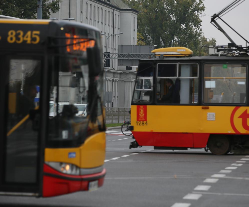 Poważne utrudnienia w Warszawie, autobusy jeżdżą jak chcą. WTP wydał komunikat