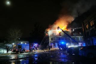 Nocny pożar na pl. Wałowym w Gdańsku. Strażacy gasili ogień do rana [23.01.2021 - 24.01.2021]