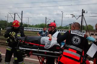 Bomba w pociągu i uwięzieni zakładnicy. Sceny jak z filmu akcji na dworcu w Płaszowie