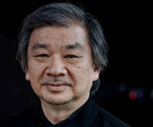 Słynny japoński architekt odwiedza Polskę. Shigeru Ban tworzy budowle... z papieru