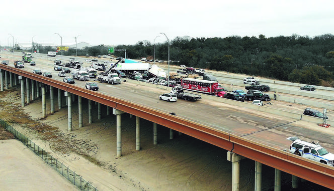 Koszmarny karambol na autostradzie w Teksasie. Sześć ofiar, 130 rozbitych aut
