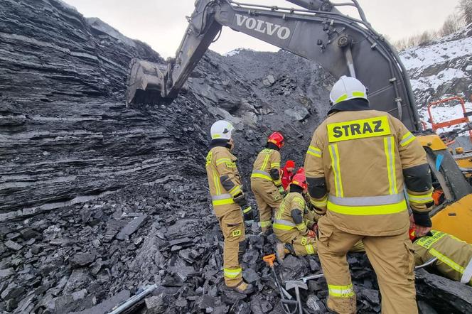 Makabryczny wypadek w kopalni w Wiśle! Skały przysypały operatora koparki [ZDJĘCIA]