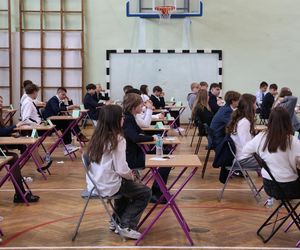 Relacja: EGZAMIN ÓSMOKLASISTY 2026 język polski - odpowiedzi, arkusz cke do pobrania
