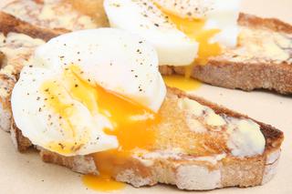 Jajka bez skorupek: jak ugotować? Sposoby gotowania jajek
