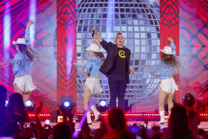 Czadoman pod ołtarzem na Boże Ciało