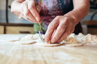 Robisz tak podczas gotowania? To może być wczesny objaw alzheimera