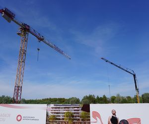 Budowa osiedla Mistrzów Olimpijskich pod Warszawą. Udziałowcem Robert Lewandowski. Maj 2025