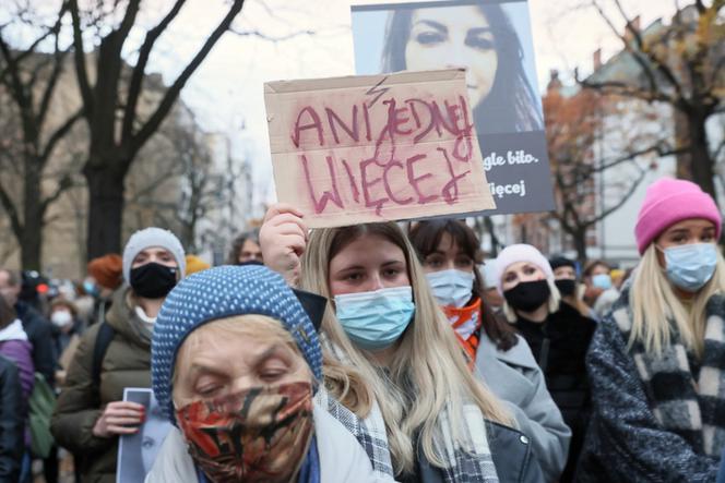 Ani jednej więcej. Protest w Warszawie sobota 6 listopada [ZDJĘCIA]