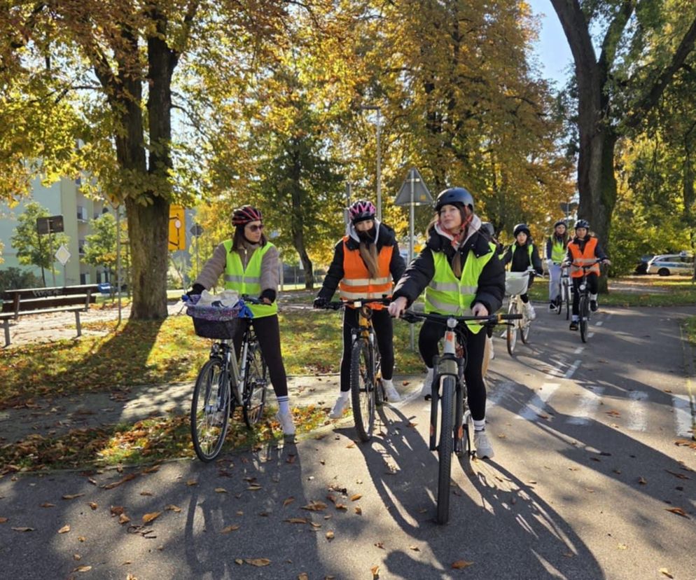 Happenig rowerowy w Dwójce. To kolejna odblaskowa szkoła w Iławie