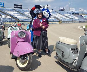 Osy kręciły kółka na stadionie żużlowym w Lesznie. Ogólnopolski zlot skuterów Osa Osieczna-Leszno 