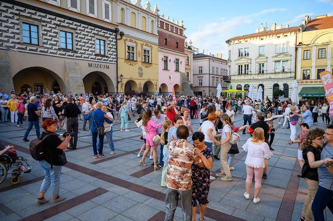 Tarnowski rynek zamieni się w wielki parkiet. Wracają letnie potańcówki