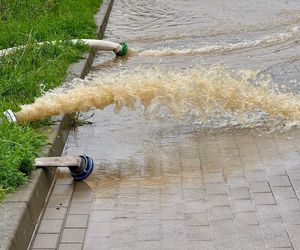 Niebezpieczne zjawiska na Warmii i Mazurach. Są ostrzeżenia przed gwałtownymi burzami i ulewami