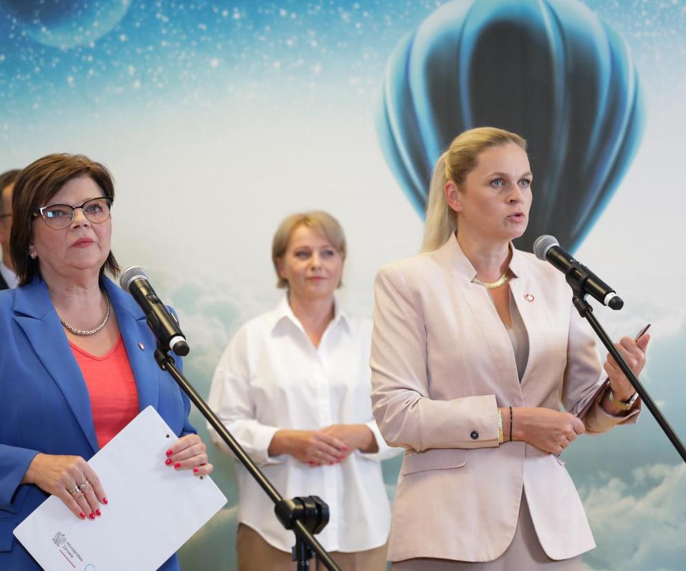 Ministra edukacji narodowej Barbara Nowacka i ministra zdrowia Izabela Leszczyna