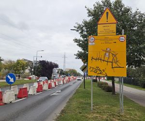 Tak się teraz jeździ na osiedlu Leśnym. Utrudnienia dla kierowców i pasażerów!