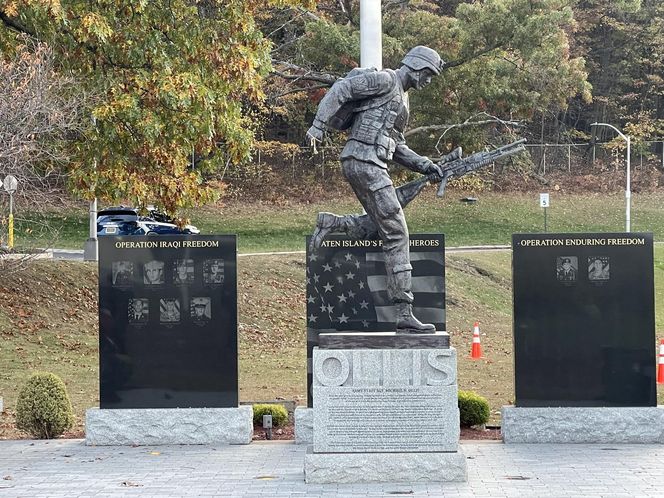 Memoriał dla Michaela Ollisa na Staten Island