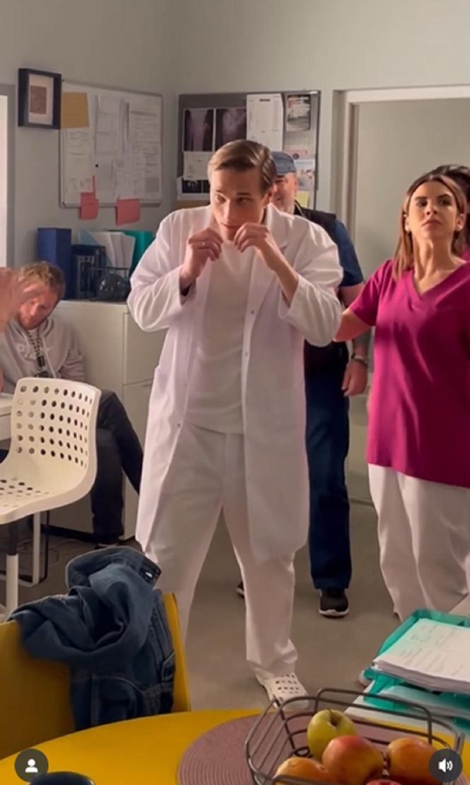 	M jak miłość nowy sezon. Olek (Maurycy Popiel), Aneta (Ilona Janyst) na planie