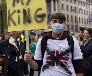 Koronacja Karola III. Protesty przeciwko królowi w Londynie  