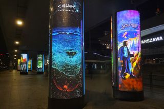 Warszawa rozświetlona muzyką i Beksińskim – zaskakująca kampania zespołów Collage i Satellite