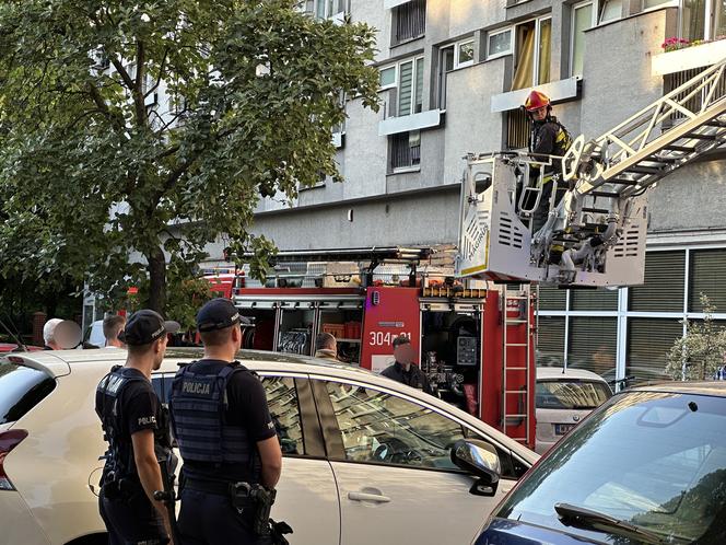 Tragiczny pożar w bloku. Gdy weszli do środka było już za późno. Staruszka nie miała szans