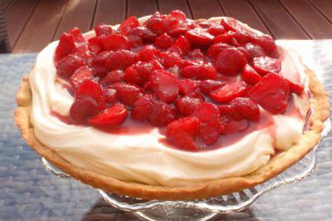 Tarta z kremem mascarpone i truskawkami w malinowym syropie z sherry