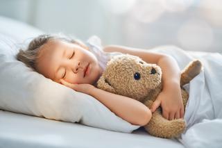 Wyprawka łóżeczkowa dla niemowlaka, starszego dziecka oraz nastolatka – jakie produkty wybrać?