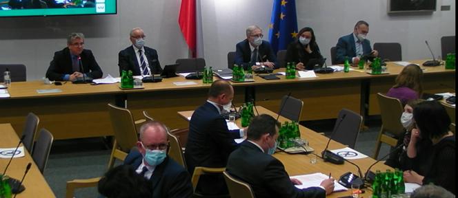 Poseł Czesław Hoc bez maski