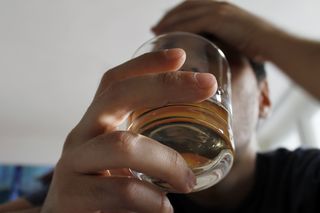 Polacy coraz bardziej dają w szyję? Z roku na rok wydajemy coraz więcej na alkohol