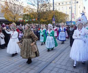 Korowód Świętego Marcina w Poznaniu. Imieninowa kolorowa tradycja wróciła po kilku latach