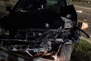 BMW wjechało w inny samochód. Kierowca zbiegł z miejsca zdarzenia!