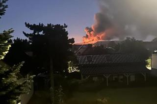 Nocny pożar w Bobrownikach Śląskich. Mieszkańców obudziły wybuchy