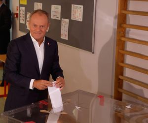 Wybory do Parlamentu Europejskiego. Premier Donald Tusk zagłosował w lokalu wyborczym w Szkole Podstawowej nr 12 przy ul. Górnośląskiej