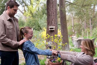 M jak miłość odc. 1872 po wakacjach. Julia (Marta Chodorowska), Dima (Michaił Pszeniczny), Nadia (Mira Fareniuk)