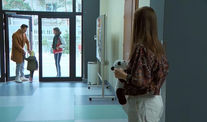 Barwy szczęścia odc. 2643. Józek (Patryk Pniewski), Zosia (Kinga Bobkowska), Gabrysia (Marta Juras), Julcia (Julia Staniszewska)