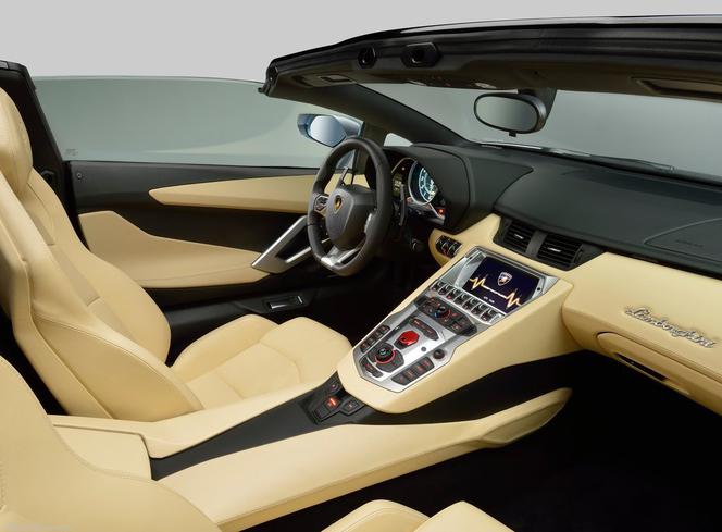 Lamborghini Aventador LP700-4 Roadster