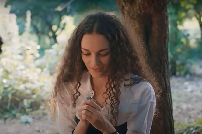 Nana będzie przeszczęśliwa, kiedy okaże się, że zegarek jest naprawiony 