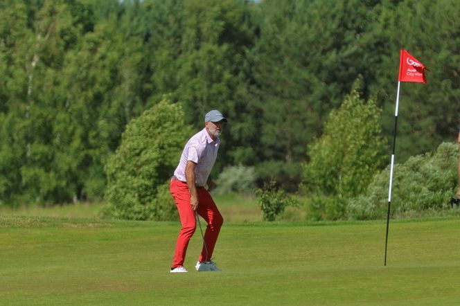 Michał Probierz gra w golfa ze zwycięzcą aukcji charytatywnej