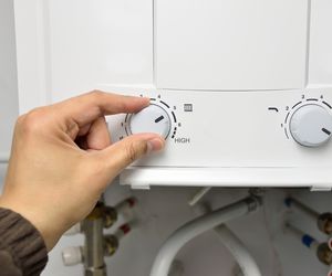 Jak utrzymać pracę kotła przy wyłączonym prądzie?