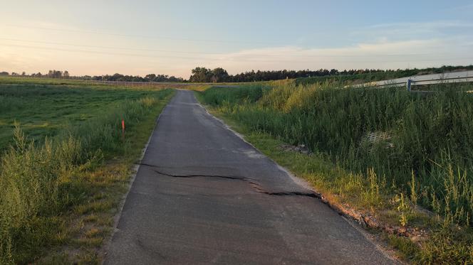 Zniszczona ścieżka rowerowa Goniembice Osieczna