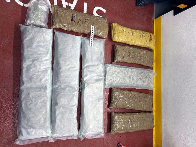 Duża akcja pod Warszawą. Białorusin wpadł z furą narkotyków i kradzionym Mercedesem!