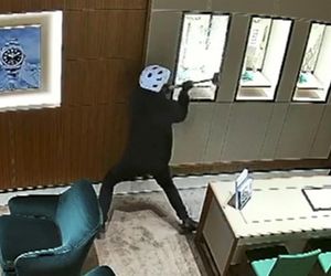 W 1,5 minuty zrabowali zegarki warte 2 miliony. Nagranie z zuchwałego skoku na jubilera w Galerii Mokotów