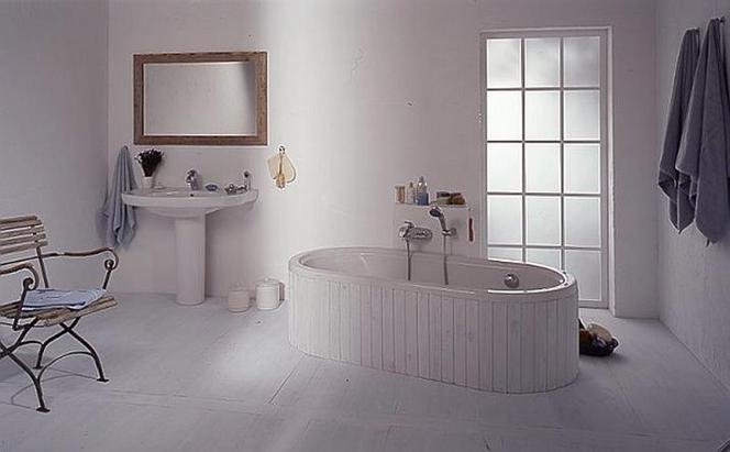 Surowa łazienka w stylu skandynawskim
