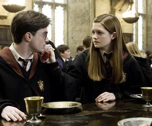 Harry Potter. Tak dziś wygląda Bonnie Wright, która zagrała Ginny Weasley. Aktorka niedawno została mamą! 