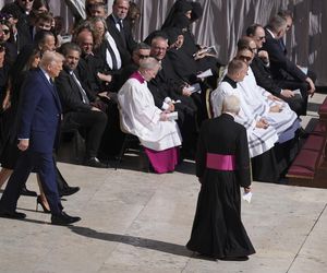 Trump i Zełenski złamali zasady na pogrzebie Franciszka